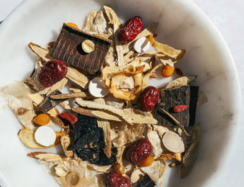 What Are The Benefits Of Sourcing From A Tongkat Ali Extract Factory?